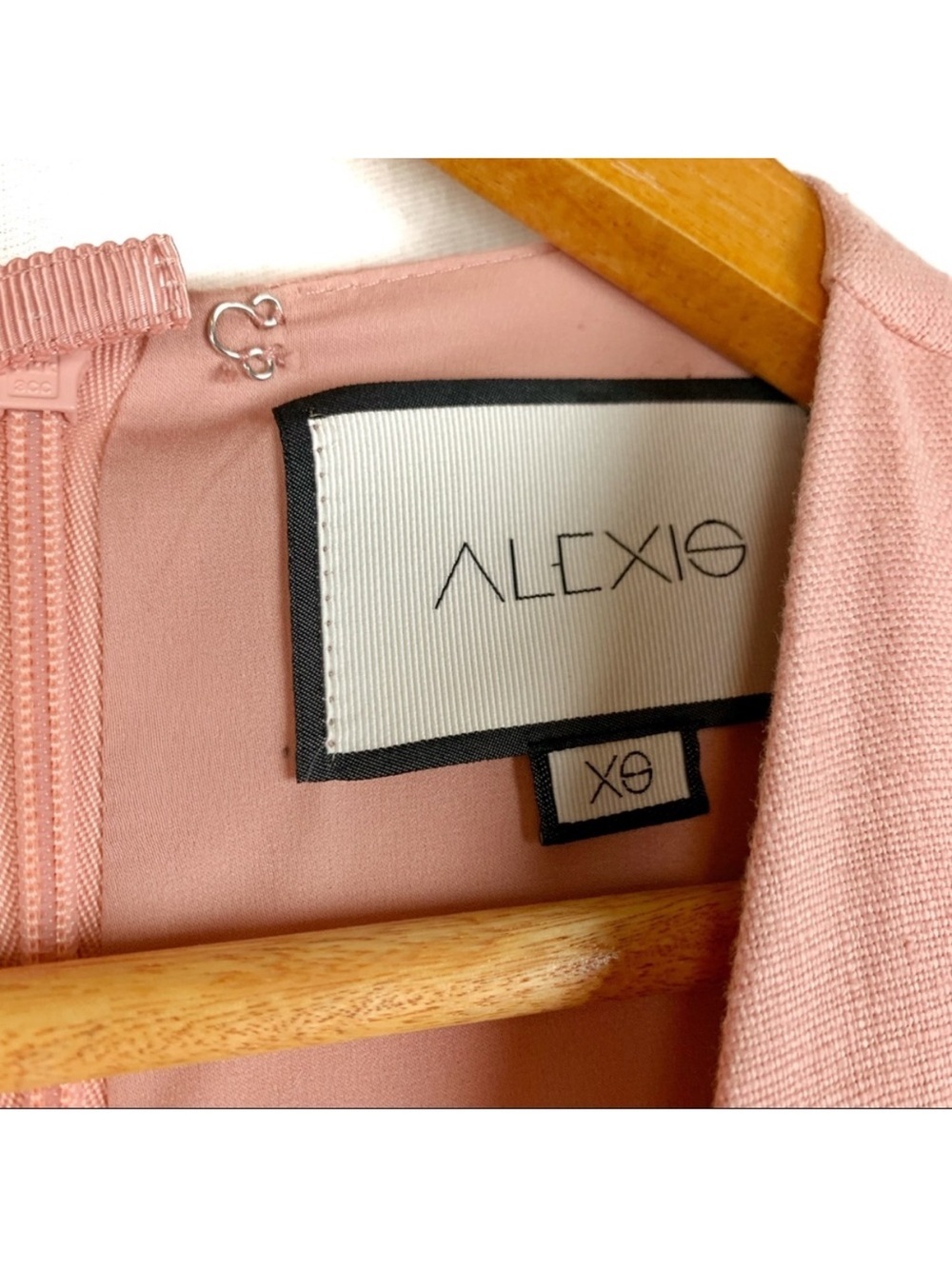 Alexis Odalys Linen Blush Pink Ruffle V-Neck Wide-Leg Jumpsuit Size XS NWOT - Picture 9 of 11